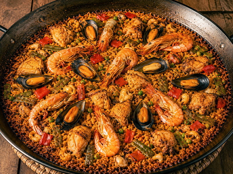 Paella mixta de mar y montaña